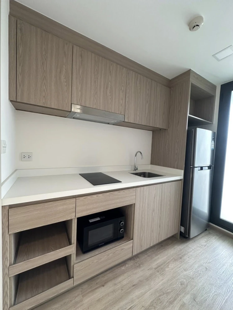 For rent: The Nest Chula Samyan, a nice room on the 6th floor, good location, convenient transportation, complete amenities, reserve now.