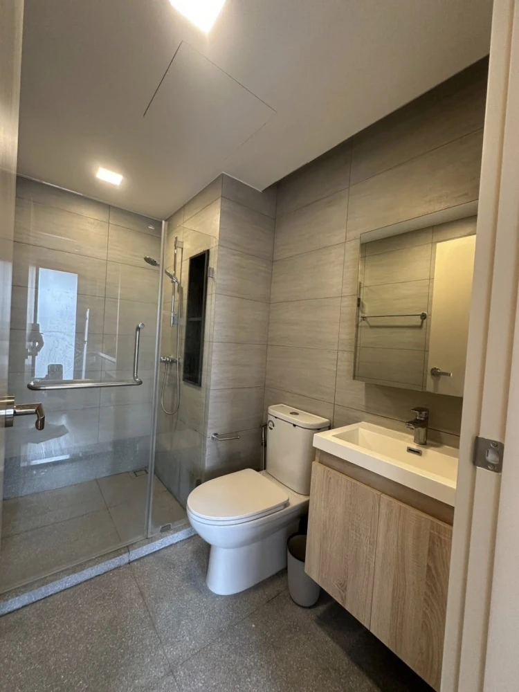 For rent: The Nest Chula Samyan, a nice room on the 6th floor, good location, convenient transportation, complete amenities, reserve now.