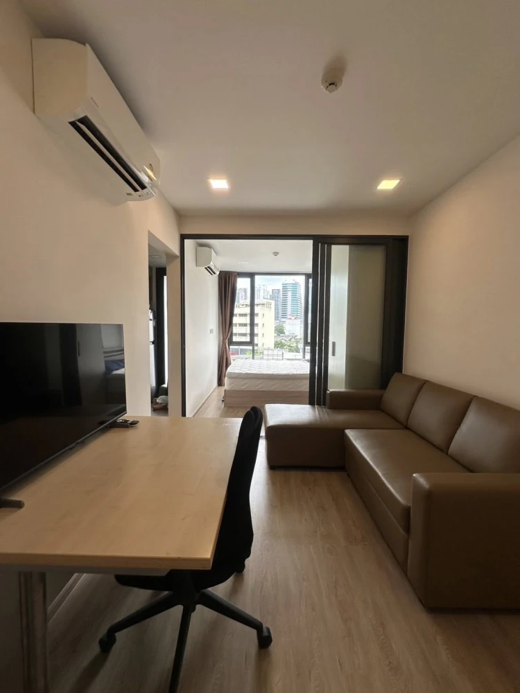 For rent: The Nest Chula Samyan, a nice room on the 6th floor, good location, convenient transportation, complete amenities, reserve now.
