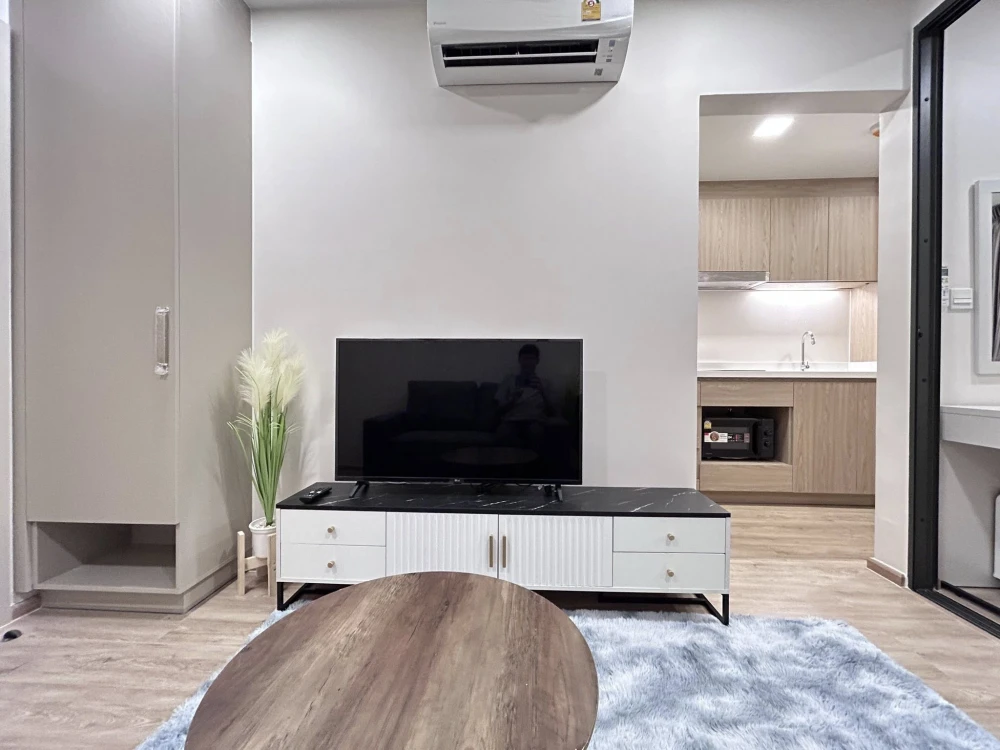 For rent: The Nest Chula Samyan, a lovely room on the 8th floor in a great location. Fully furnished, just bring your bags and move in!