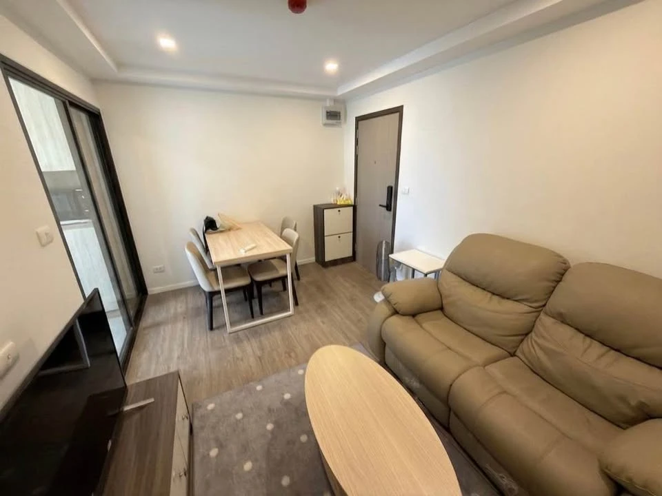 For rent: The Nest Sukhumvit 64, corner unit, 8th floor. Quiet and peaceful, with a relaxing pool view. Book now!