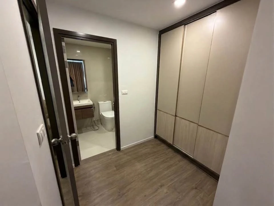 For rent: The Nest Sukhumvit 64, corner unit, 8th floor. Quiet and peaceful, with a relaxing pool view. Book now!
