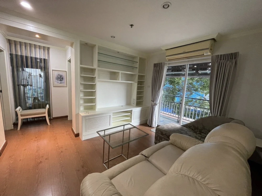 For rent: The Next Sukhumvit 52, 2 bedrooms, 2 bathrooms, with built-in furniture, a view of trees that is pleasing to the eye. If you don't book, you