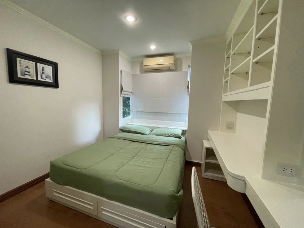 For rent: The Next Sukhumvit 52, 2 bedrooms, 2 bathrooms, with built-in furniture, a view of trees that is pleasing to the eye. If you don't book, you