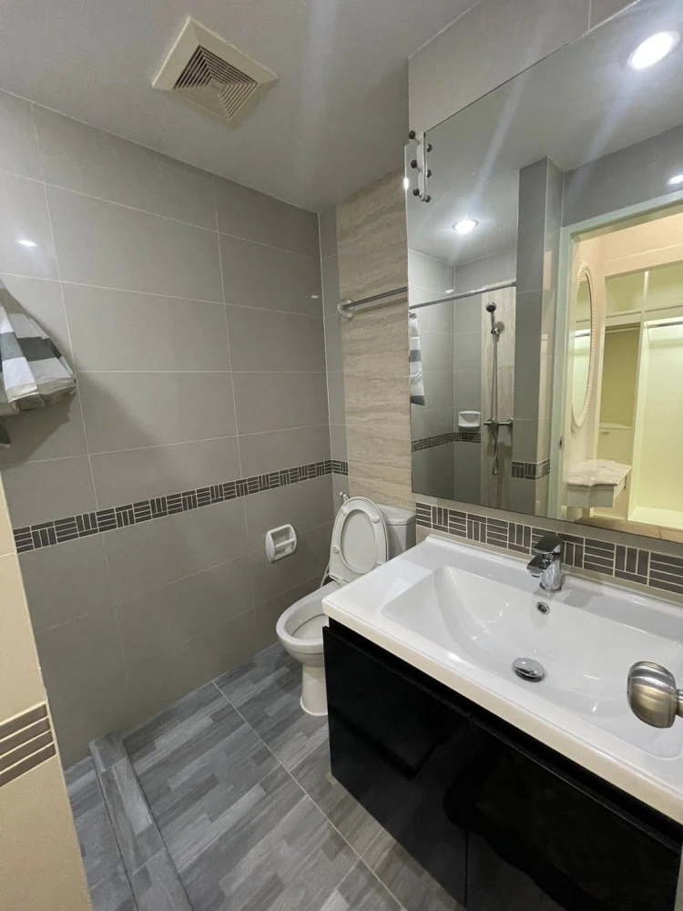 For rent: The Next Sukhumvit 52, 2 bedrooms, 2 bathrooms, with built-in furniture, a view of trees that is pleasing to the eye. If you don't book, you