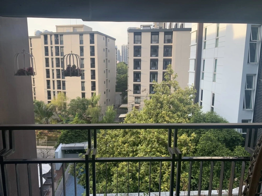 For rent: The Next Sukhumvit 52, 6th floor, swimming pool view, lots of usable space, very comfortable, book now, don't hesitate.
