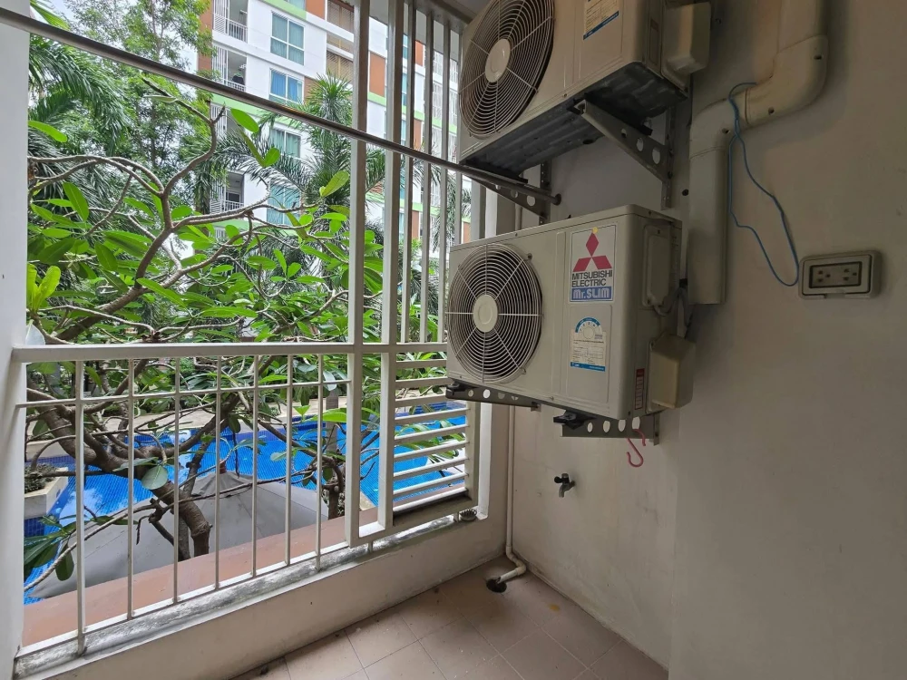 For rent: THE NICHE ID Ladprao 130, 2nd floor, pool view, fully furnished. Don't miss out!