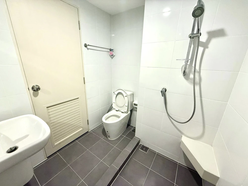 For rent: The Niche ID Rama 2, 1 bedroom, 1 bathroom, complete with amenities and common areas. Hurry and reserve now!