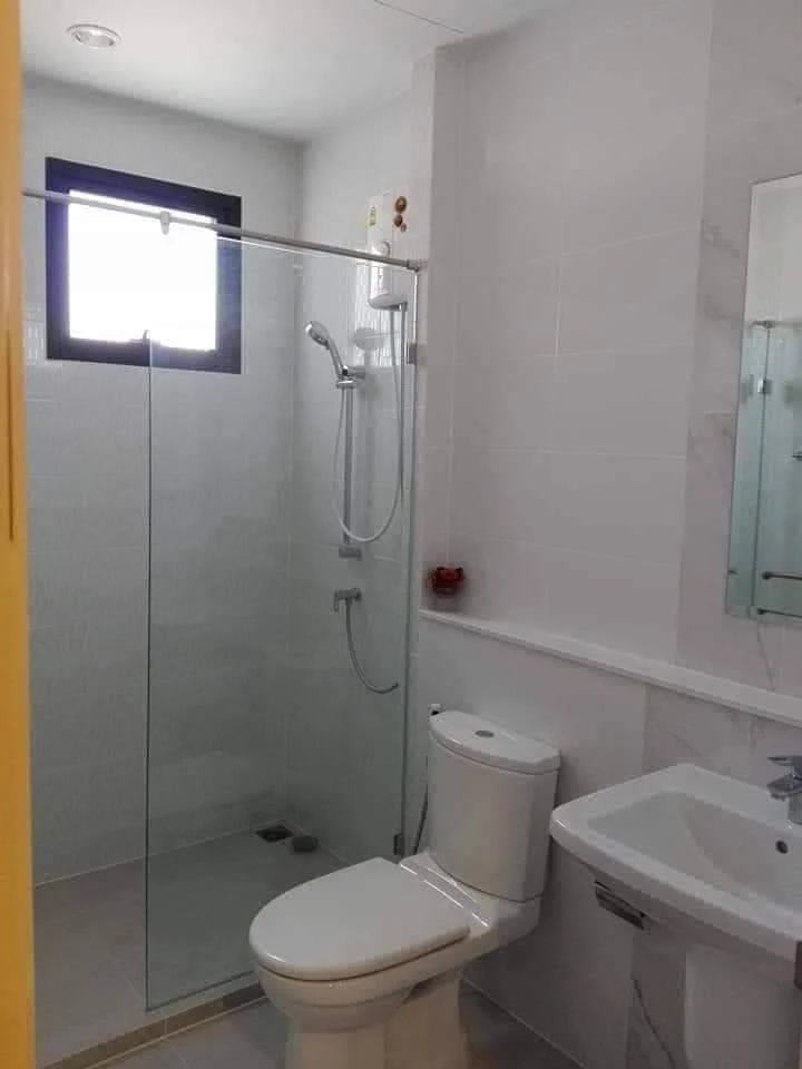 For rent: The Niche Pride Thonglor-Phetchaburi. Ready-to-move-in unit with spacious living area. Book today! Don't miss out!