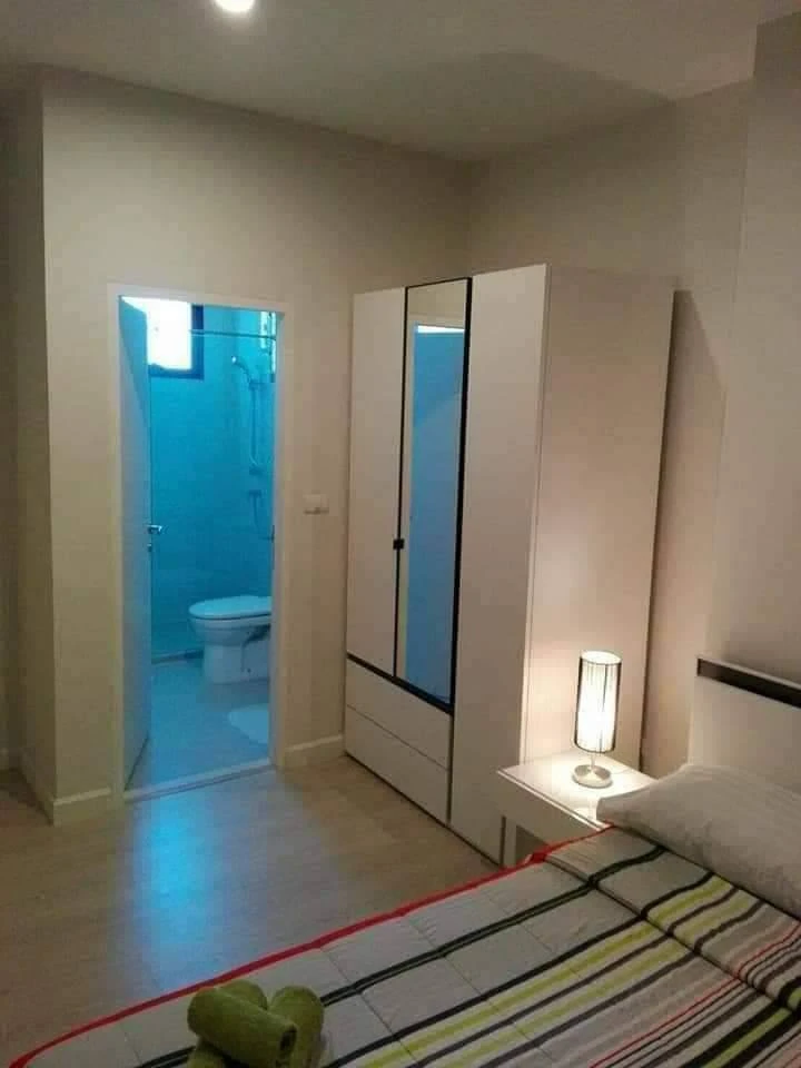 For rent: The Niche Pride Thonglor-Phetchaburi. Ready-to-move-in unit with spacious living area. Book today! Don't miss out!
