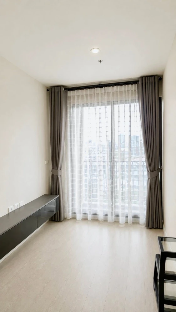 For rent: The Niche Pride Thonglor-Phetchaburi. Corner unit, less crowded, fully furnished, great location. Don't miss this opportunity!