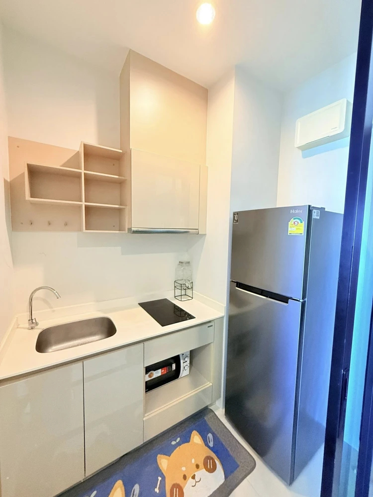 For rent: The Niche Pride Thonglor–Phetchaburi. Very high floor unit with full built-in furniture and complete set of appliances. Ready to move in.