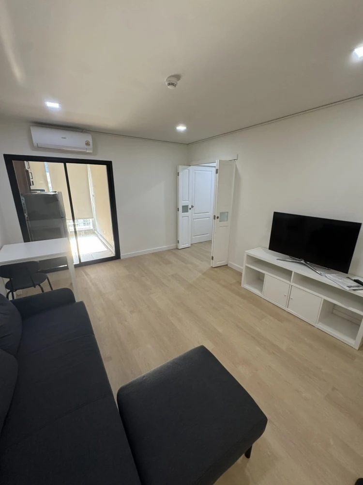 For rent: The Niche Sukhumvit 49, 43 sq.m. A large, rare unit in the Thonglor area. Highly recommended!