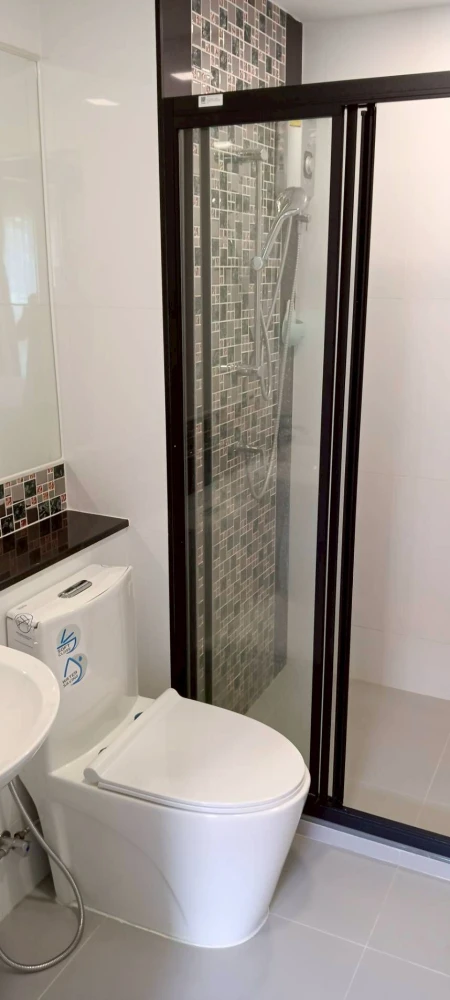 For rent: The One Plus Grand Ramkhamhaeng. Ready to move in, fully furnished, low floor, easy access. Book now!