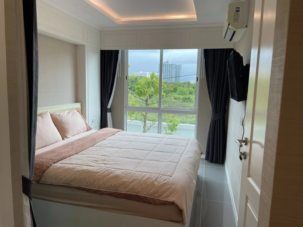 For rent: The Orient Resort and Spa, 2nd floor, Building C. The room has everything complete. Lots of usable space. Reserve now.