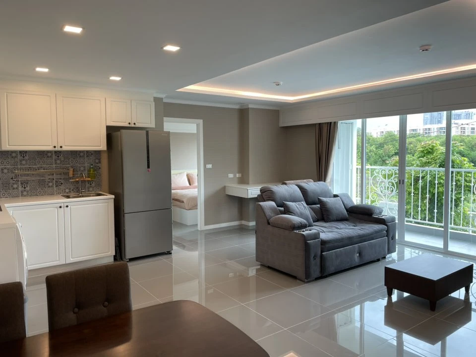 For rent: The Orient Resort and Spa, 2nd floor, Building C. The room has everything complete. Lots of usable space. Reserve now.