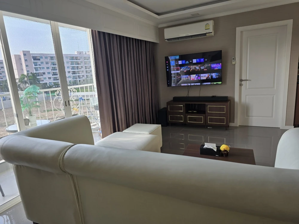 For rent: The Orient Resort and Spa, corner room, not crowded, fully furnished, decorated to the max, book now!