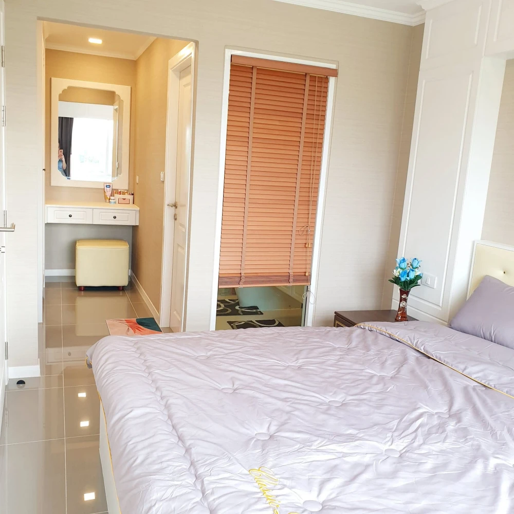 For rent: The Orient Resort and Spa, corner room, not crowded, fully furnished, decorated to the max, book now!
