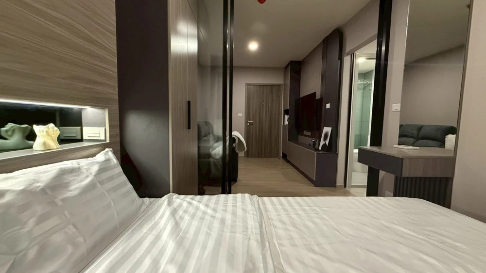 For rent: The Origin Bangkae, studio room with complete built-in furniture. Great location, convenient transportation. Book now!