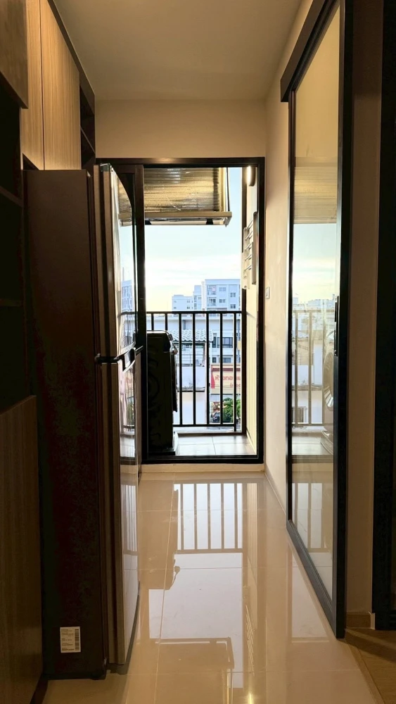 For rent: The Origin Bangkae, studio room with complete built-in furniture. Great location, convenient transportation. Book now!