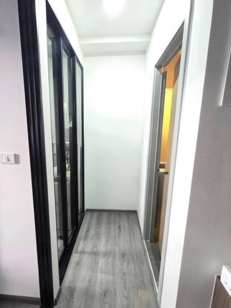 For rent: The Origin Ladprao-Bangkapi. Features an enclosed kitchen connected to a balcony and a pool view. Great location, convenient lifestyle—don’t
