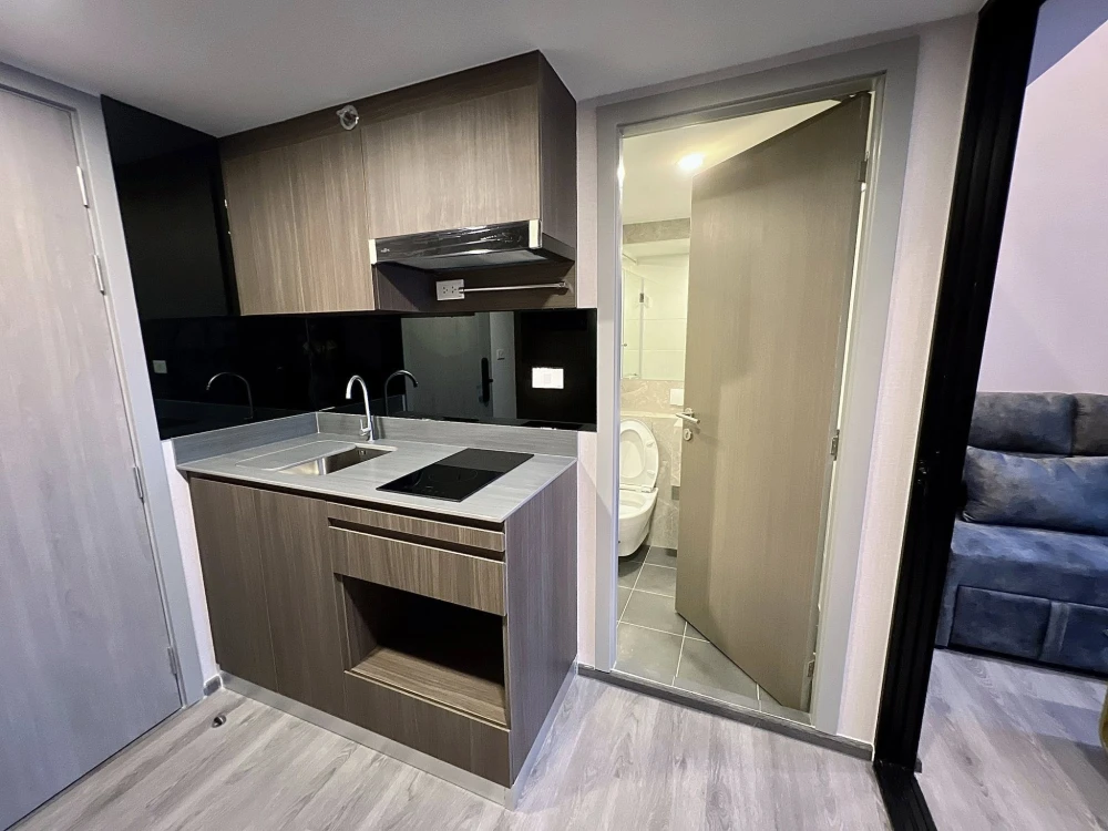 For rent THE ORIGIN LADPRAO-BANGKAPI, high ceiling condo, Duo Space, 2 floors, very good furniture in the room, focusing on quality, hurry and book no