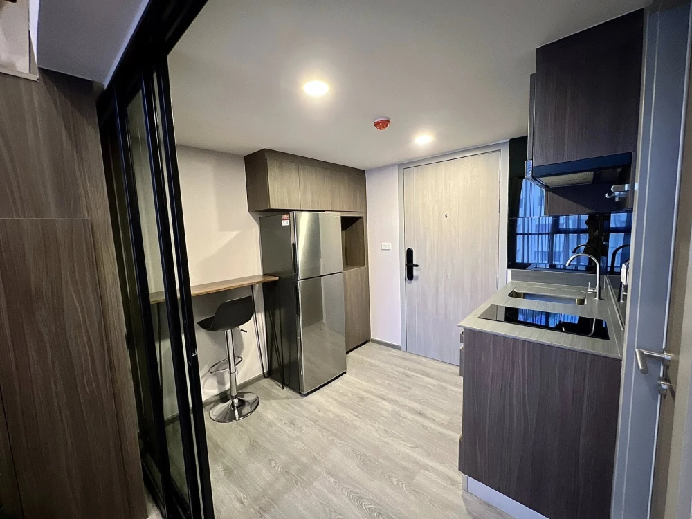 For rent THE ORIGIN LADPRAO-BANGKAPI, high ceiling condo, Duo Space, 2 floors, very good furniture in the room, focusing on quality, hurry and book no