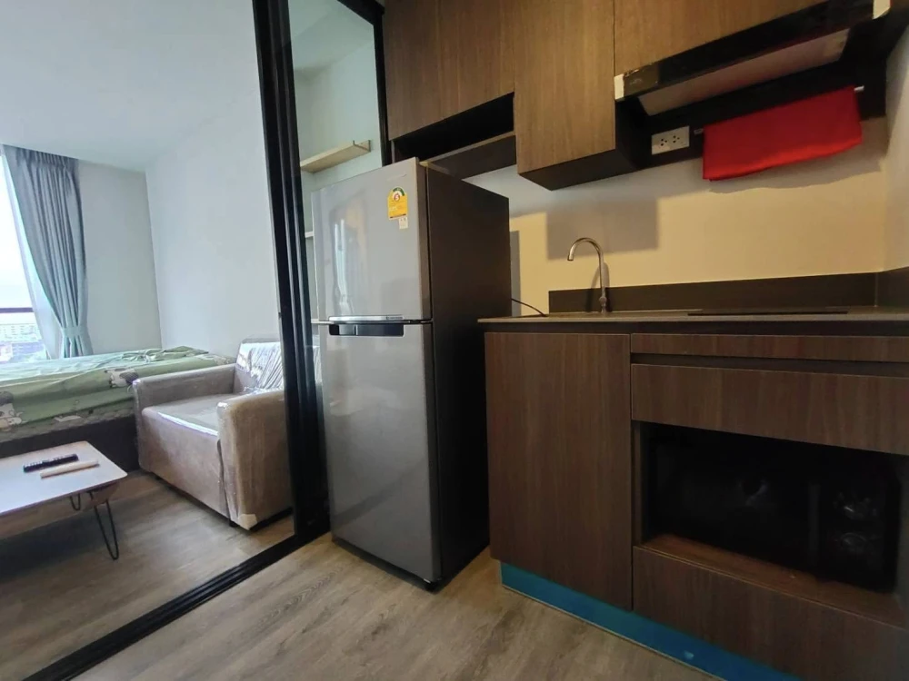 For rent: The Origin Ladprao-Bangkapi, 8th floor, near the elevator. Not hot, breezy. Don't miss out!