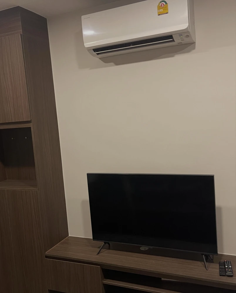 For rent: The Origin Ladprao-Bangkapi. A lovely room with complete furnishings and a pool view. Just bring your bags and move in!