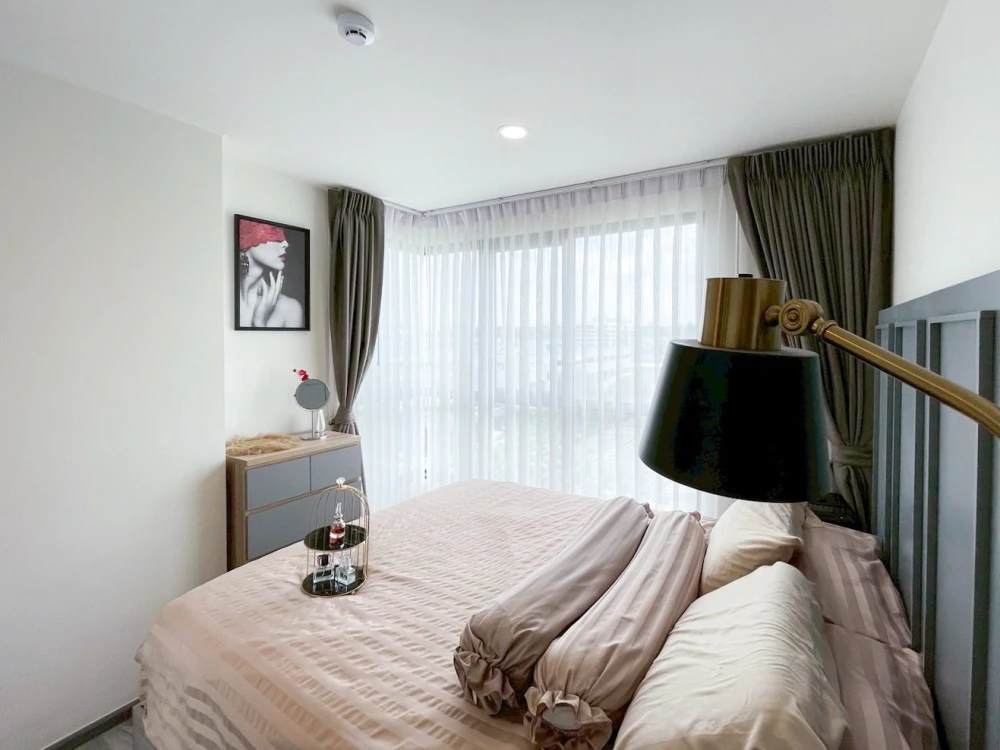 For rent THE ORIGIN Onnut, beautiful room, luxuriously decorated, comes with complete furniture and facilities. Don't miss it.