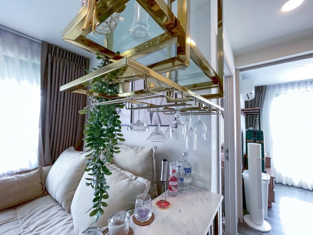 For rent THE ORIGIN Onnut, beautiful room, luxuriously decorated, comes with complete furniture and facilities. Don't miss it.