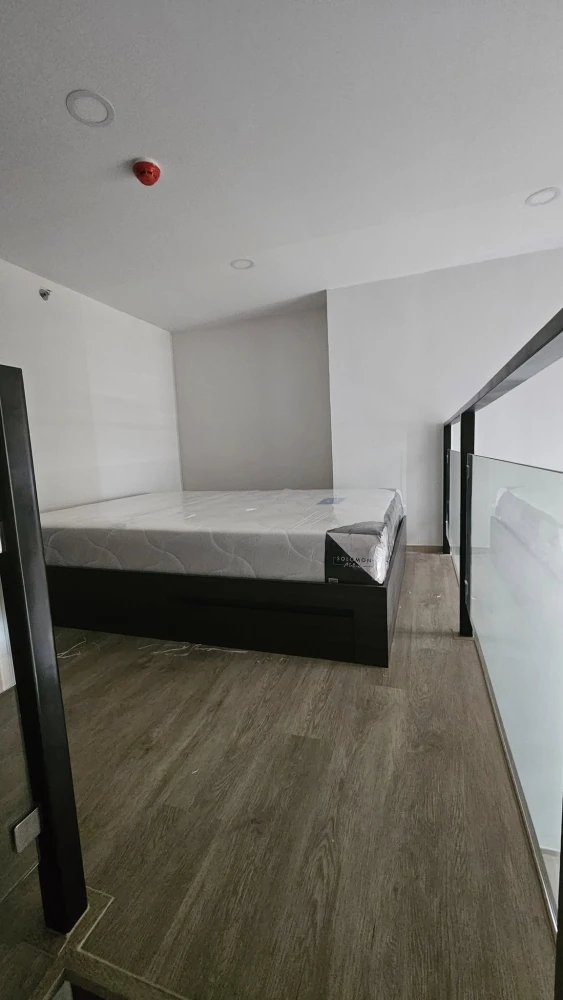 For rent: The Origin Plug & Play Ramintra, 2-story room with high ceiling, fully furnished and equipped with appliances. Just bring your bags and move