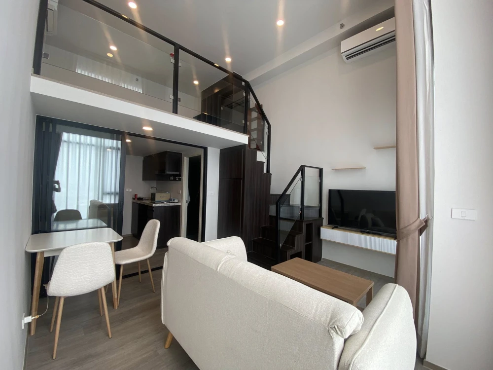For rent: The Origin Plug & Play Ramintra, high ceiling room, airy, lots of usable space, fully furnished, book now.