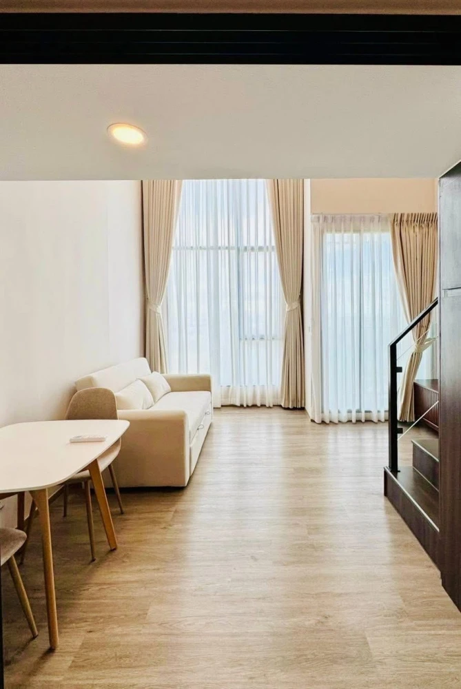 For rent: The Origin Plug & Play Ramintra. High ceiling, airy, not hot. Fully furnished and equipped with appliances. Don't miss out!