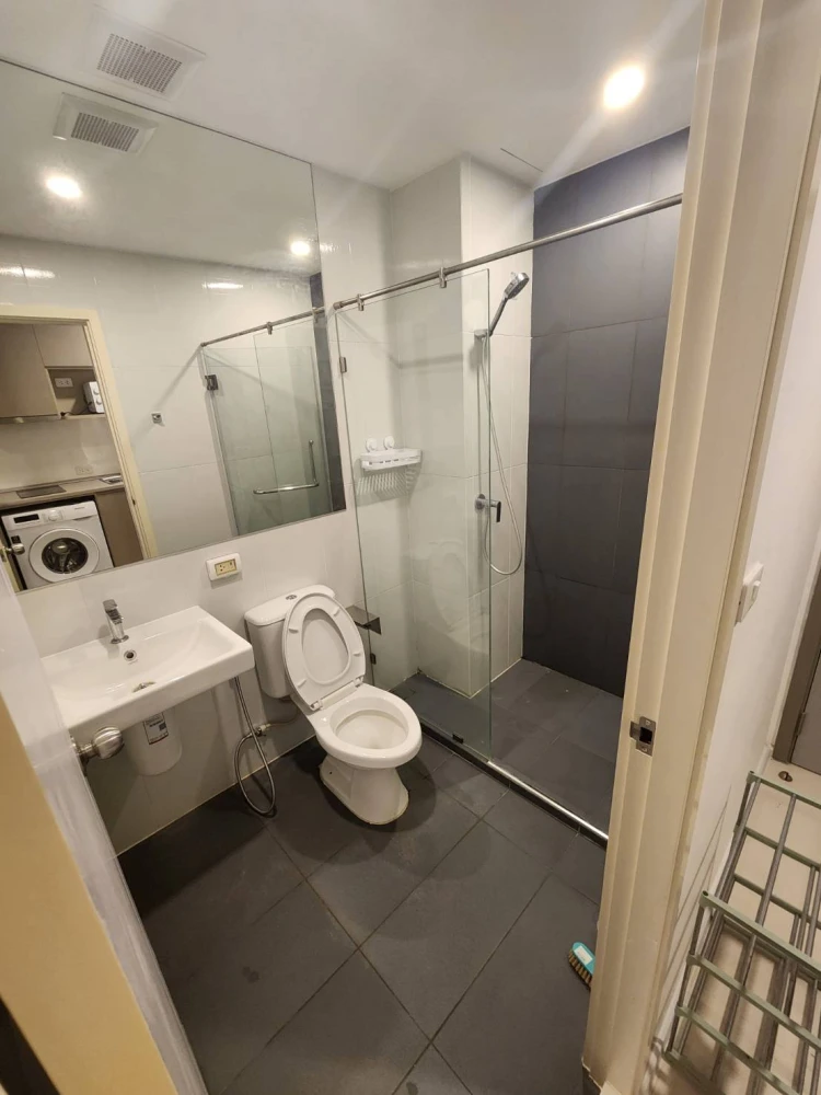 For rent THE ORIGIN Ram 209 Interchange, 6th floor, fully furnished room, nice to live in, reserve now, don't wait.