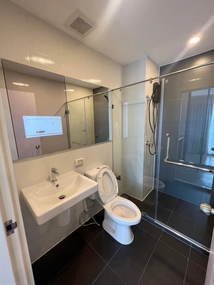 For rent THE ORIGIN Ram 209 Interchange, spacious room, lots of usable space, 24th floor, good location, beautiful view, not blocked, don't miss it.