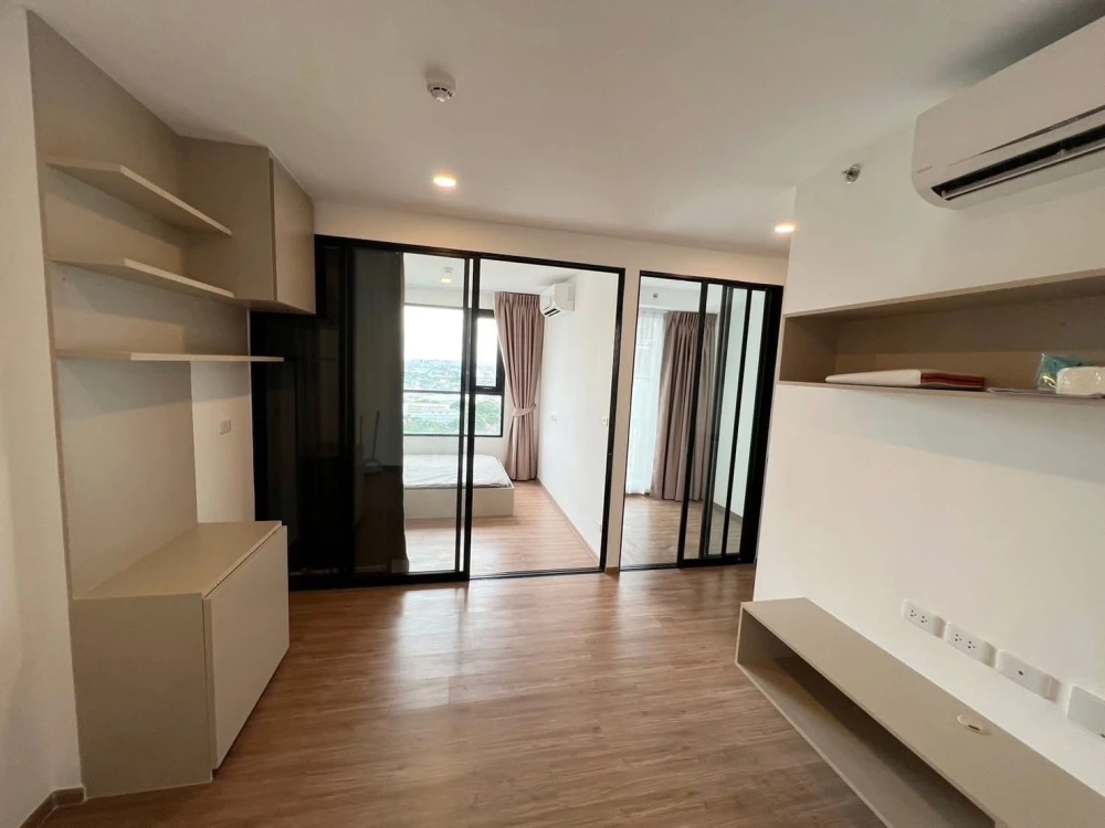 For rent THE ORIGIN Ram 209 Interchange, spacious room, lots of usable space, 24th floor, good location, beautiful view, not blocked, don't miss it.