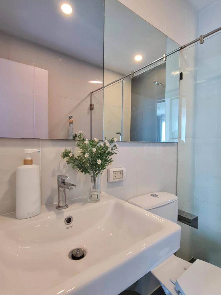 For rent: THE ORIGIN Ram 209 Interchange, private corner unit on the top floor. Book now! Don't miss this opportunity.