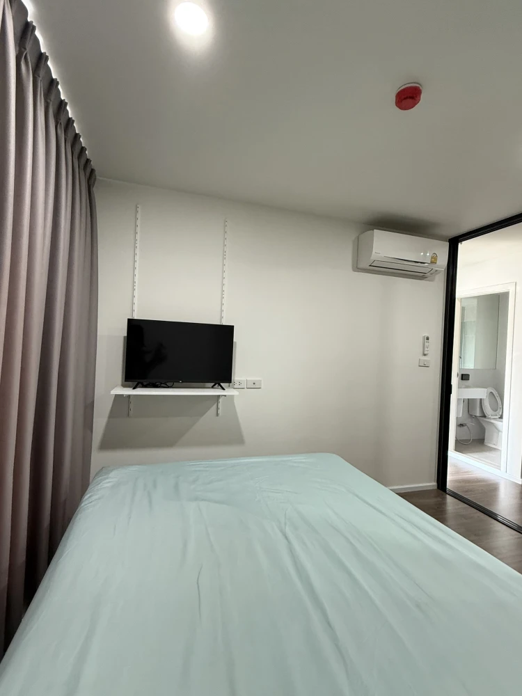 For rent: The Origin Ramintra 83 Station, Building A, the only building with facilities, including a gaming table and chair, with LAN cable. You can't