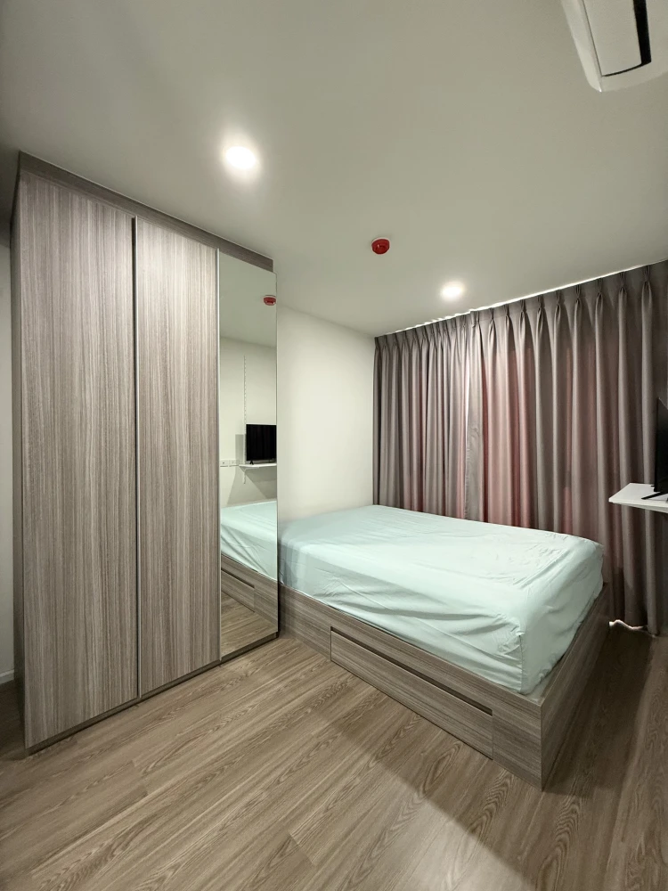 For rent: The Origin Ramintra 83 Station, Building A, the only building with facilities, including a gaming table and chair, with LAN cable. You can't
