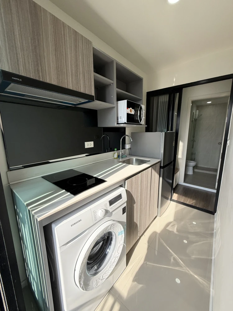 For rent: The Origin Ramintra 83 Station, Building A, the only building with facilities, including a gaming table and chair, with LAN cable. You can't