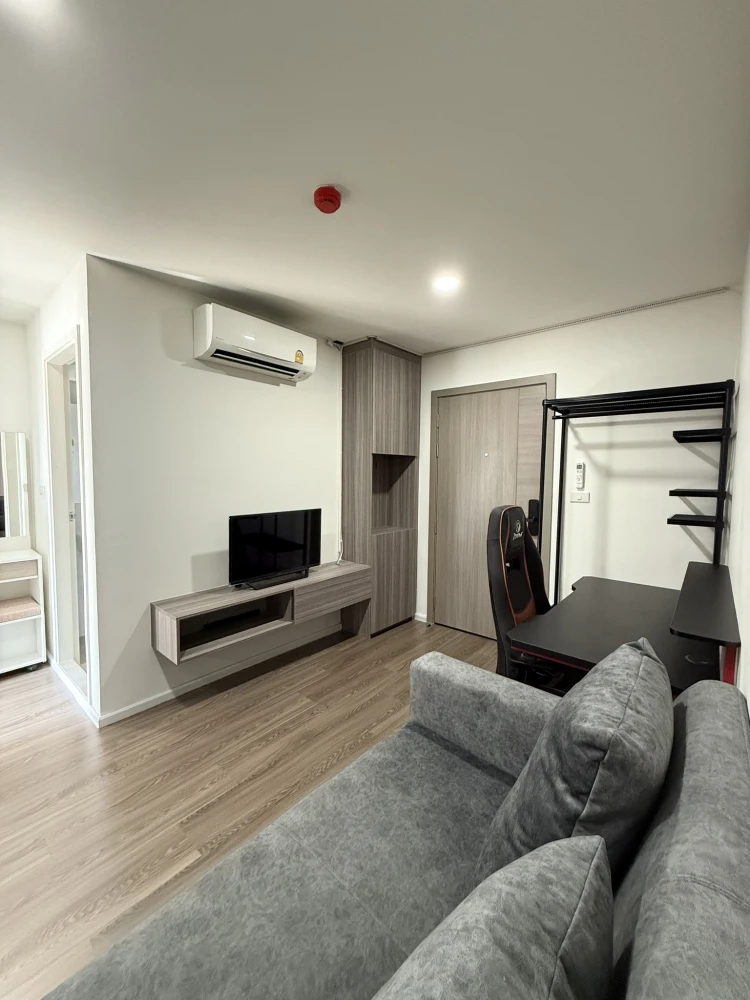 For rent: The Origin Ramintra 83 Station, Building A, the only building with facilities, including a gaming table and chair, with LAN cable. You can't