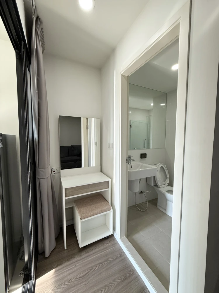 For rent: The Origin Ramintra 83 Station, Building A, the only building with facilities, including a gaming table and chair, with LAN cable. You can't