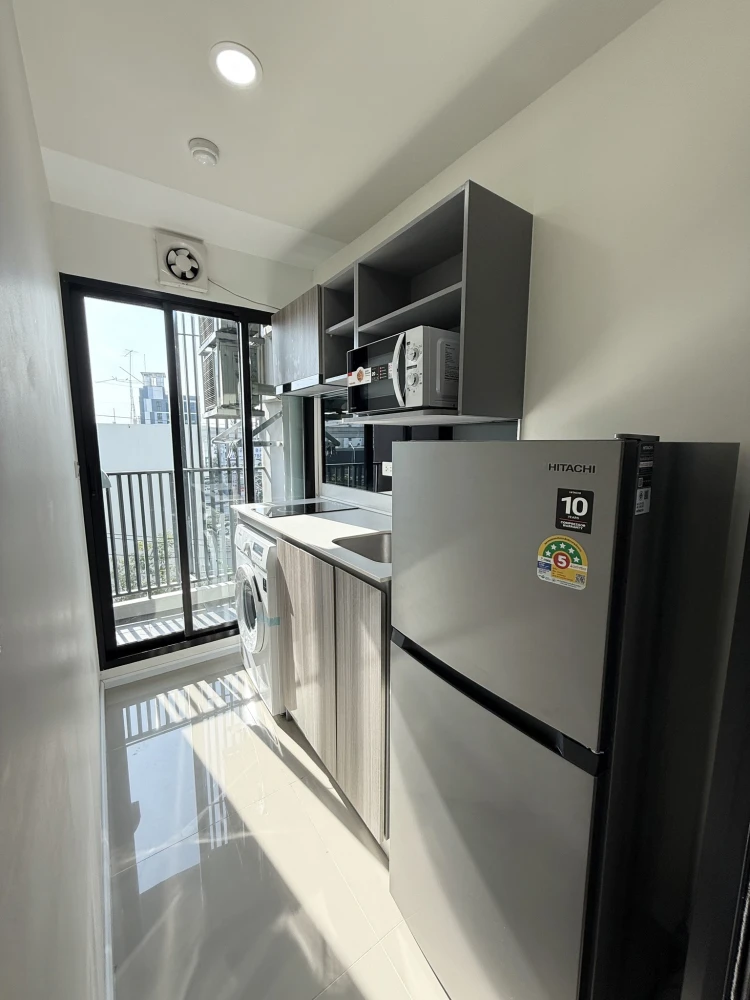 For rent: The Origin Ramintra 83 Station, Building A, the only building with facilities, including a gaming table and chair, with LAN cable. You can't