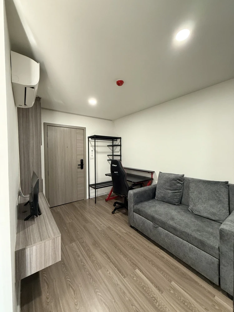 For rent: The Origin Ramintra 83 Station, Building A, the only building with facilities, including a gaming table and chair, with LAN cable. You can't