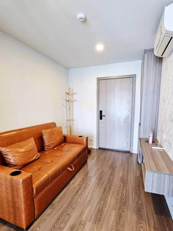 For rent: The Origin Ramintra 83 station, Building E, 8th floor (top floor). No opposite unit, next to the library, offering privacy.
