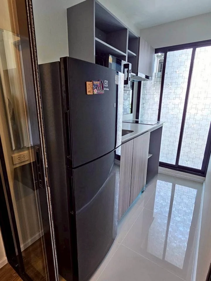 For rent: The Origin Ramintra 83 station, Building E, 8th floor (top floor). No opposite unit, next to the library, offering privacy.