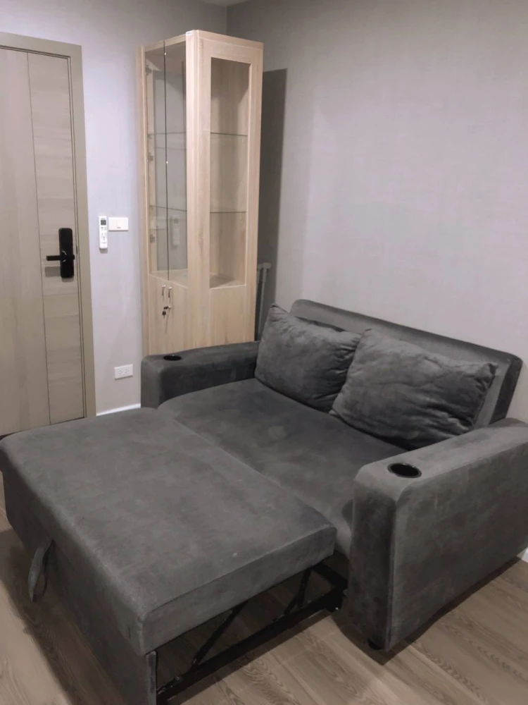 For rent: The Origin Ramintra 83 Station, a nice room, comes with furniture and complete facilities. Book now.