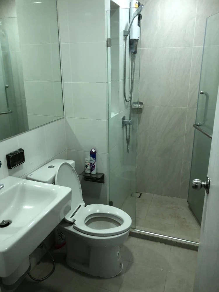For rent: The Origin Ramintra 83 Station, a nice room, comes with furniture and complete facilities. Book now.