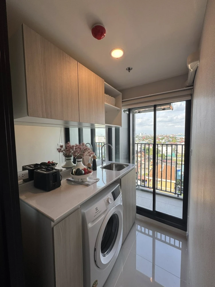 For rent: The Origin Sukhumvit - Praksa. A lovely unit on the 31st floor with excellent built-in furniture and stunning city views. Don't miss out!